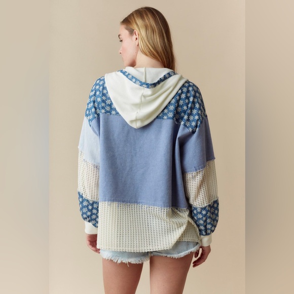 F17 fantastic fawn blue color block, button up, only small left oversize - Picture 2 of 3